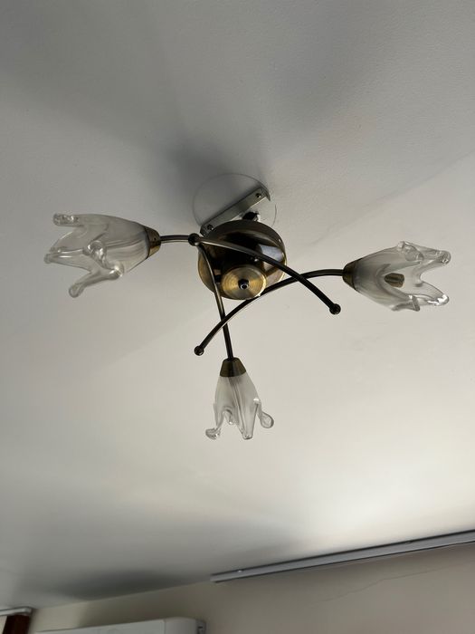 Продавам лампа за таван