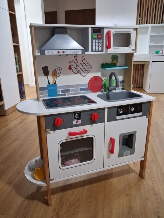 Bucatarie din lemn pentru copii de la Lidl