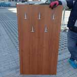 Продавам портманто и витрина.