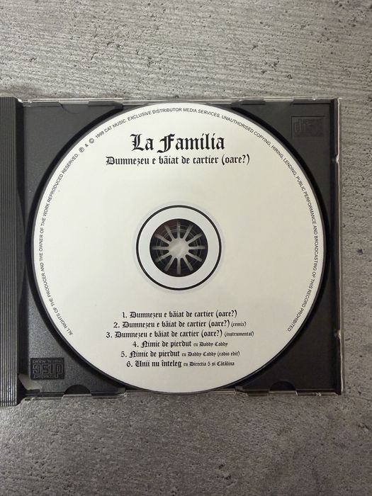 Cd La Familia - Dumnezeu e baiat de cartier