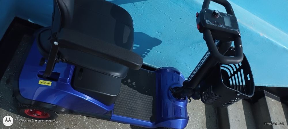 Scuter/carucior electric pentru varstnici sau persoane cu dizabilitati