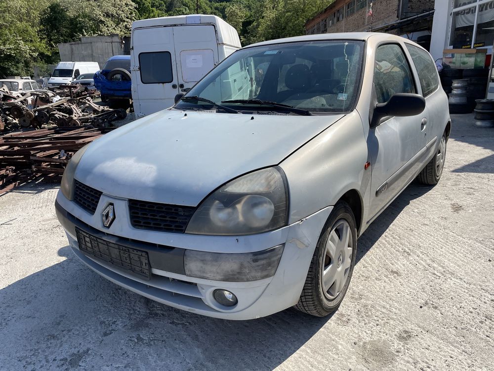 Renault Clio 1.2 16v 75hp 2002 На Части