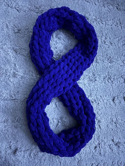 Дамски ръчно плетени шалове