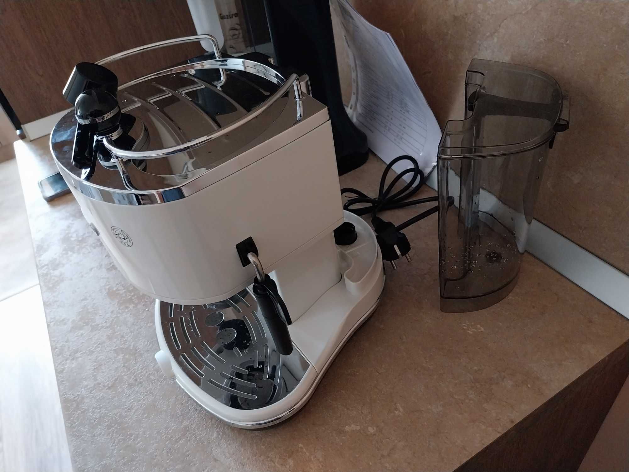 Нова кафема-шина DeLonghi