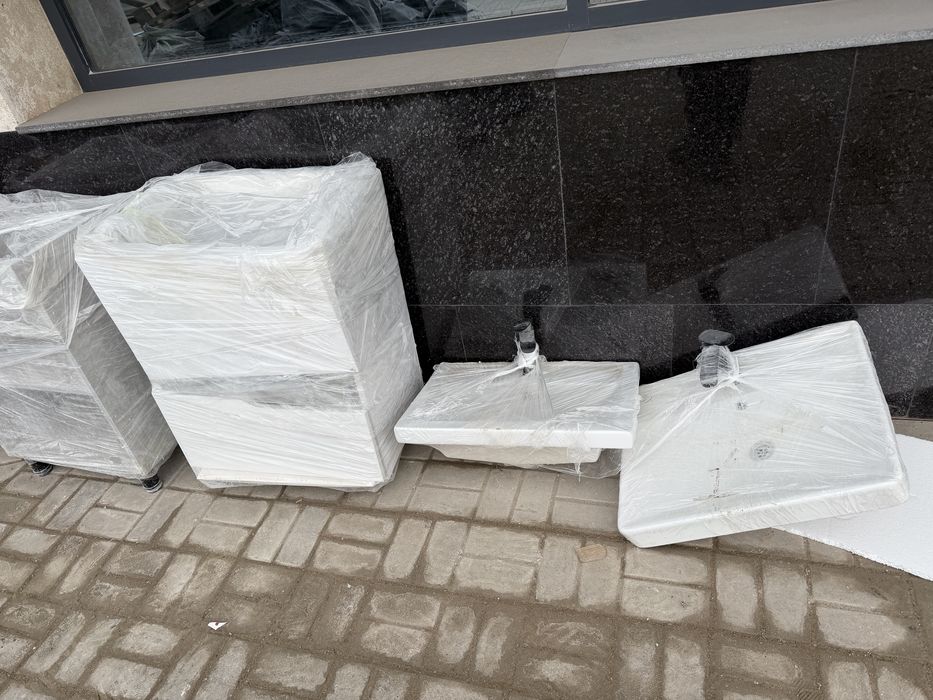 Раковина с тумбой со смесителем