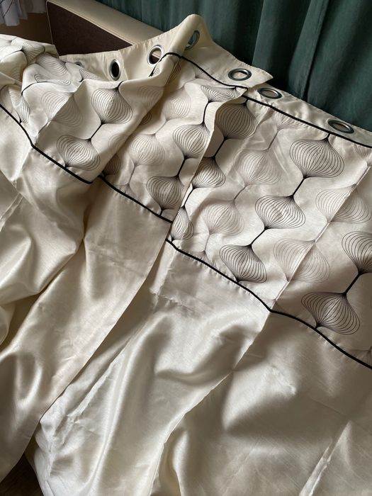 Завеси две екрю затъмняващи светли