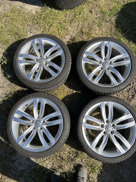 Vând jante volkswagen R18