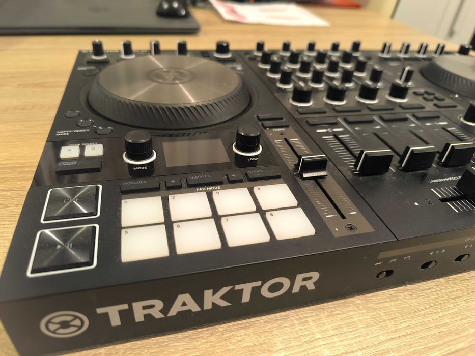 De vânzare consolă Traktor kontrol S4 mk3