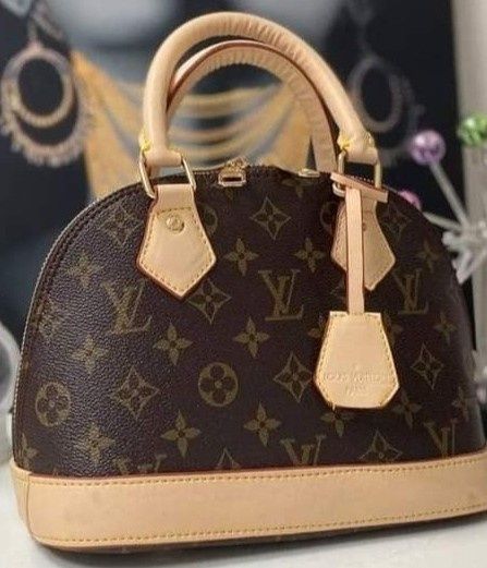 Geanta damă,model Alma mini,curea detasabila umăr, France, saculet