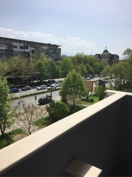 Под наем 3-стаен Апартамент с две спални до църквата Света Петка