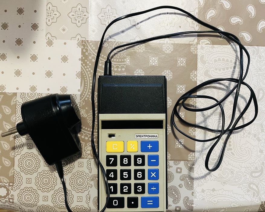 Ретро калкулатор, елка