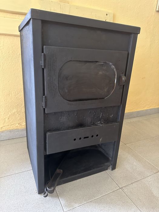 Продавам камина с бурии