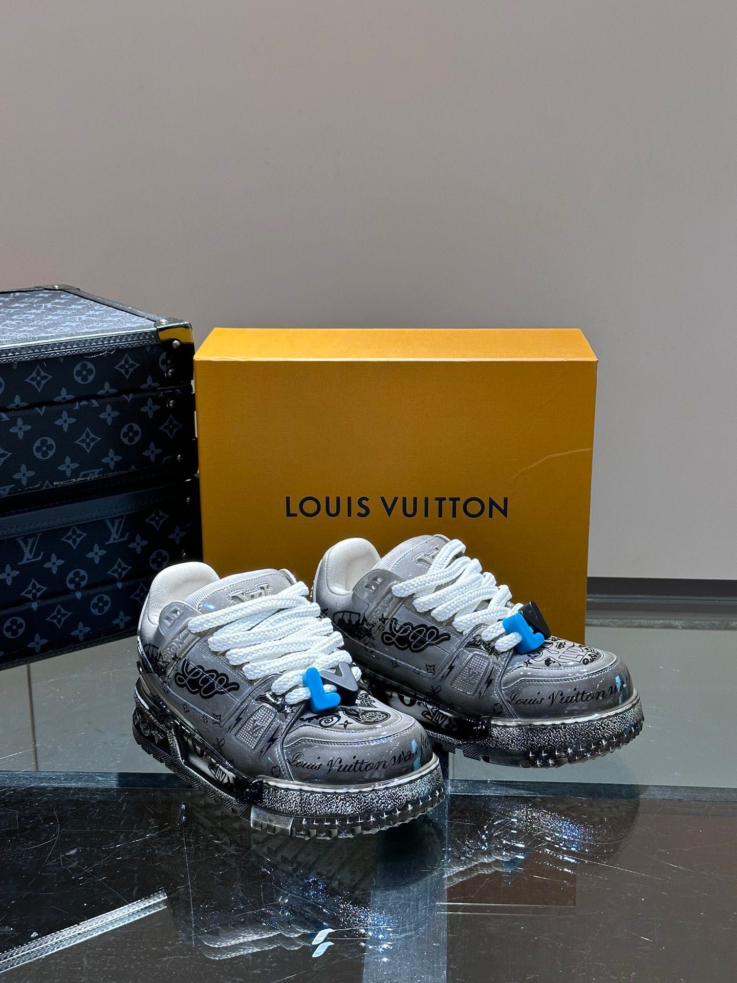 Papuci LOUIS VUITTON, Calitate Premium, Icarus Brands