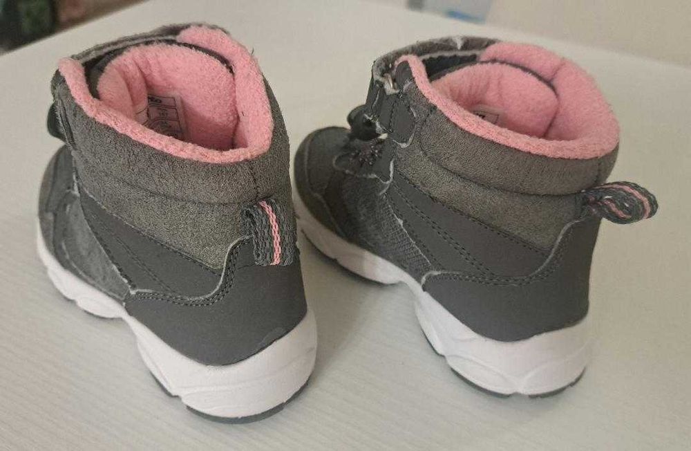 Ghete iarna LOTTO marime 25,IMPECABILE,zapada,impermeabile,aproape NOI