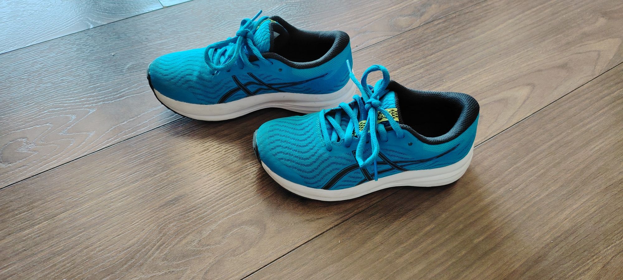 Детски маратонки asics номер 32.5