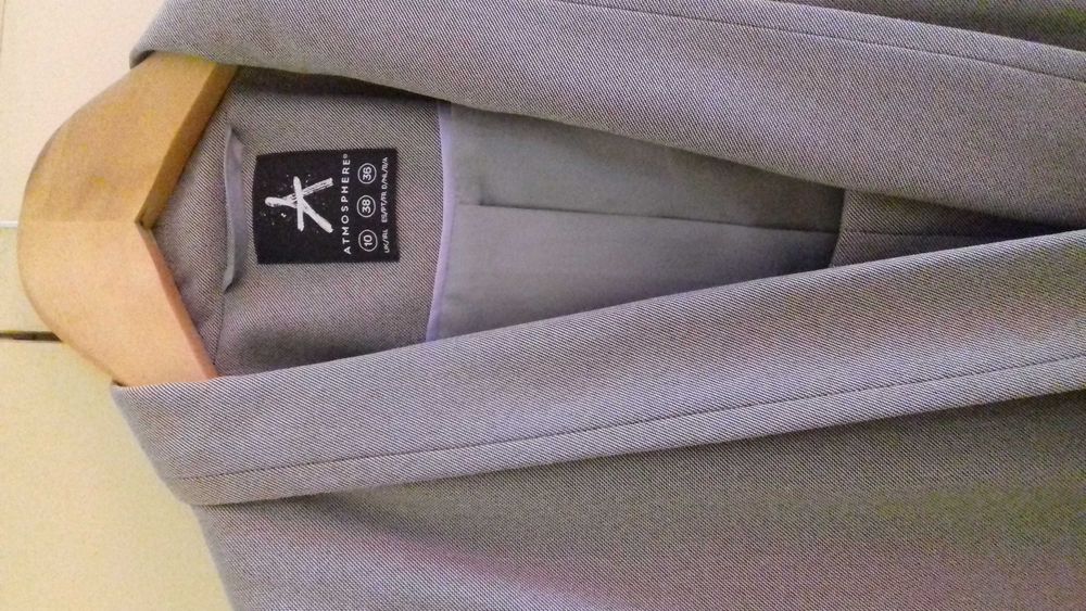 Елегантен дамски костюм на atmosphere пола със сако