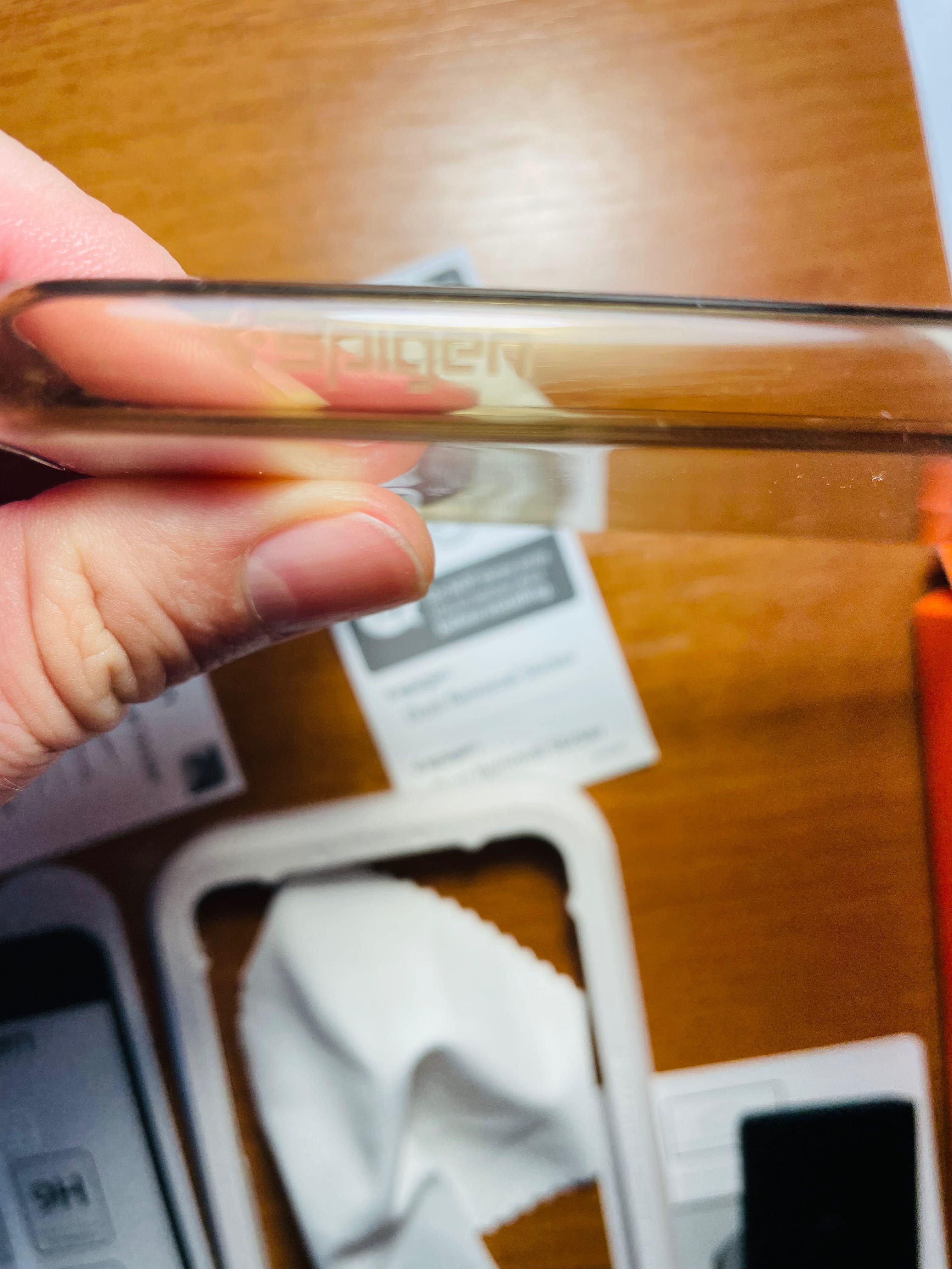 Калъф и протектор на Spigen за iPhone 7,8 и SE 2020