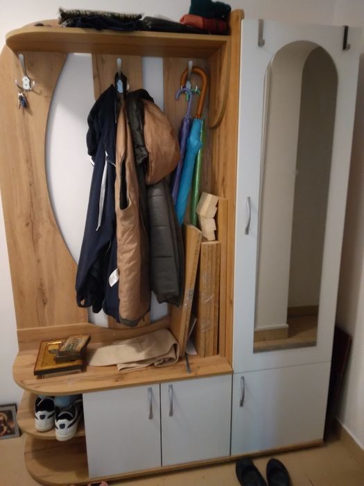 Cuier cu pantofar și dulap de haine