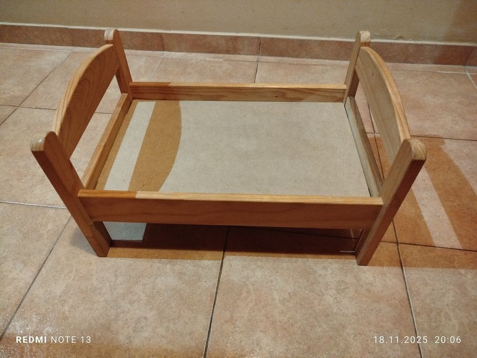 Дървено легло за кукли