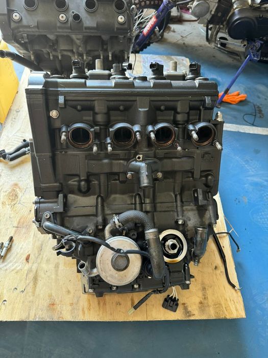 Vând motor Yamaha FZ 1