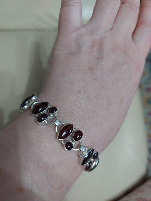 Vând brățară superba cu granate si argint 925