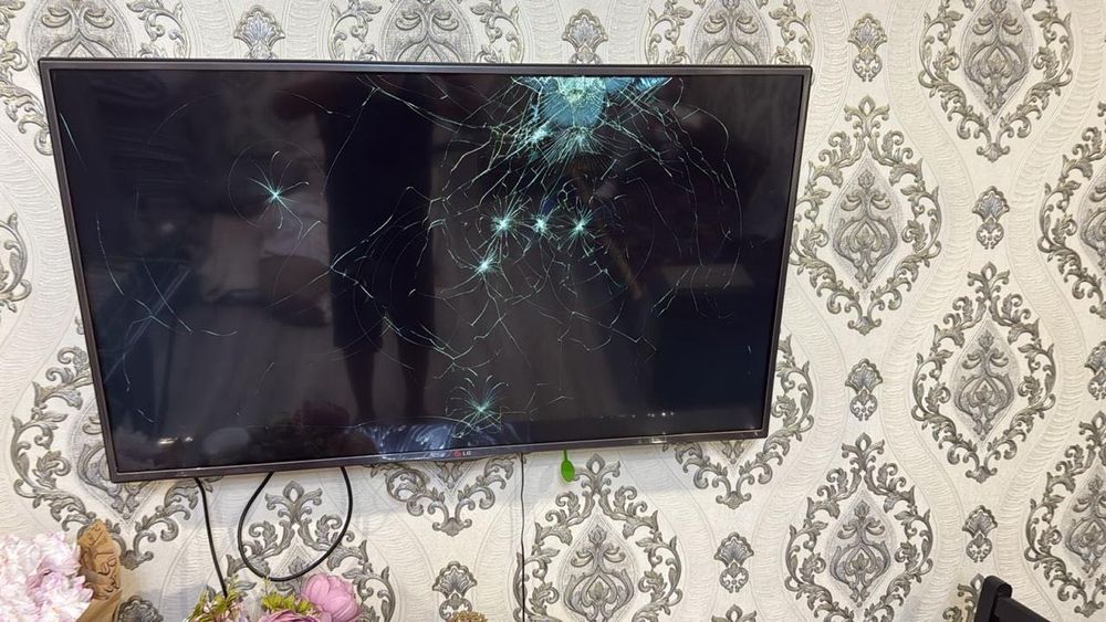Телевизор б/у. Разбитый.