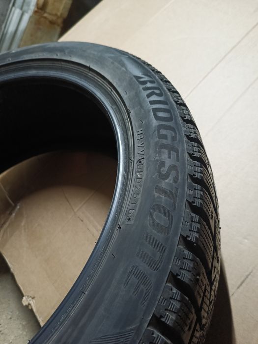 Комплек зимних шин 235 / 45 R18