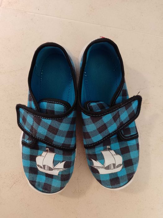 Пантофи KK 22 ном, чехли Defonseca 22 ном, сандали Quechua 32 ном