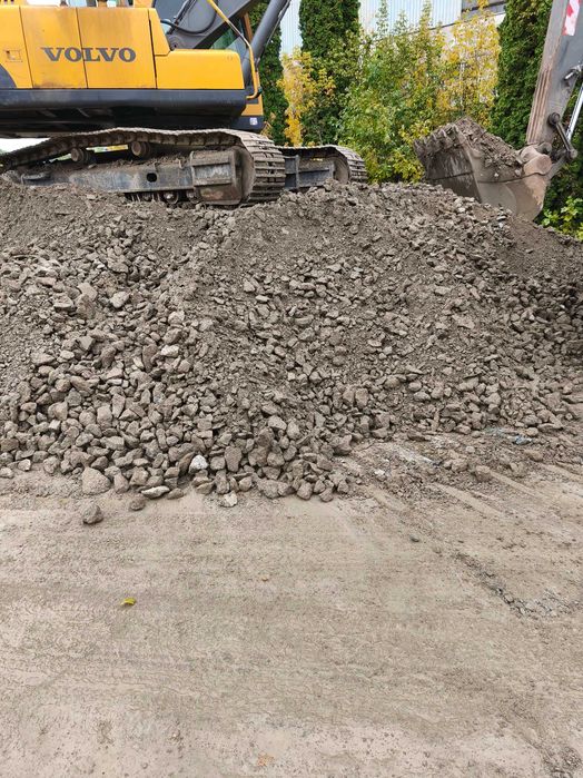 Vând beton concasat