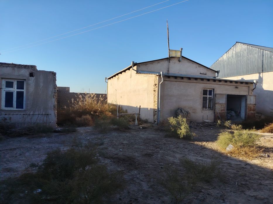 Хива Шахар Касмобод Центр Камаз тарафда ярим тугаланган 990кв жой соти