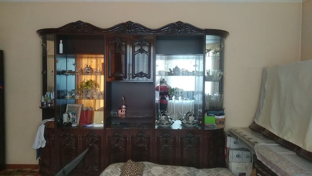 Mebel stenka juda yaxshi holatda. Singan brak joyladi yoq