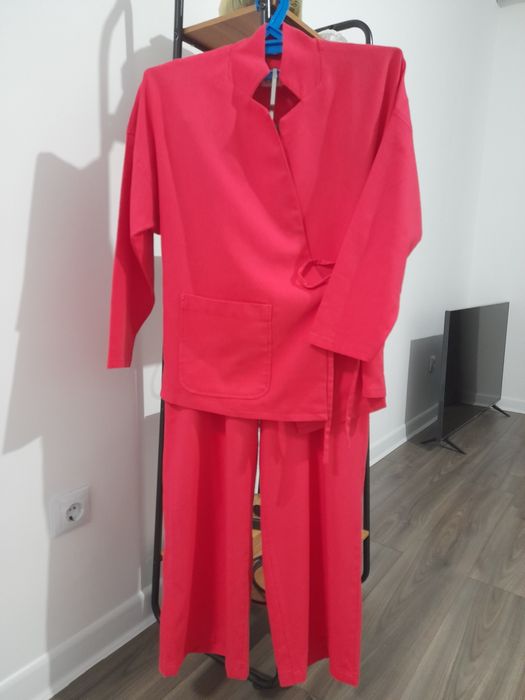 Продам брючный костюм