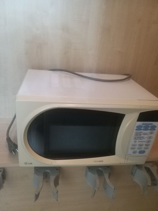 Микраволновка  б.у за 15000 в хорошем состоянии. LG  проверена годами