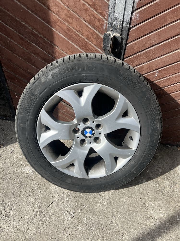 Зимни гуми KUMHO за джип 235.60.18 ДОТ 2021г.карани са малко.Перфектни