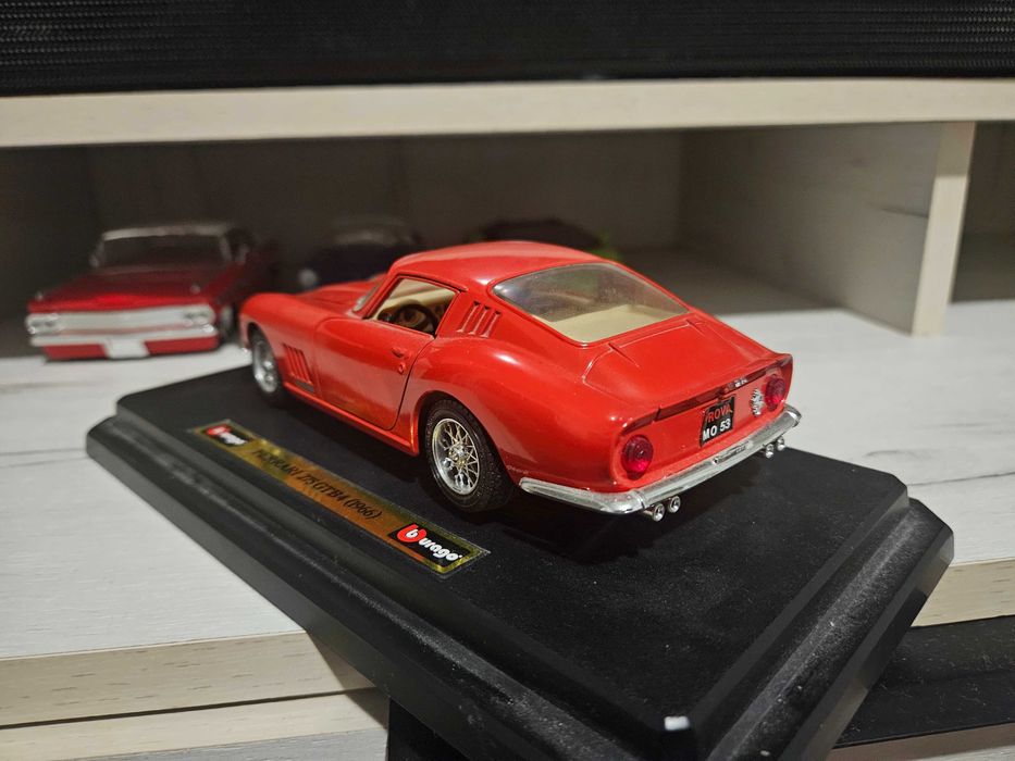 Macheta Bburago Ferrari 275 GTB 4 , scara 1 : 24