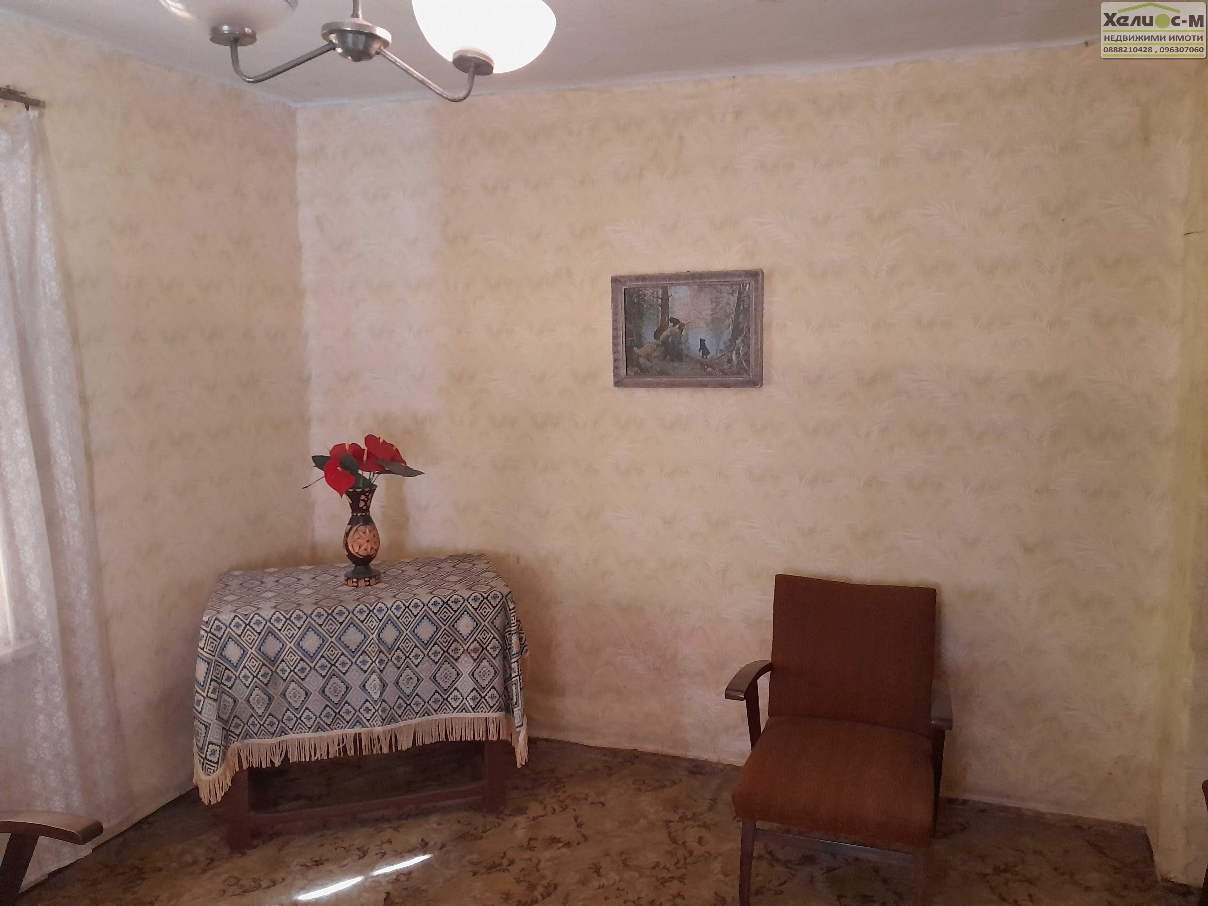 Двуетажна къща с голям двор в гр.Монтана, кв.Кошарник