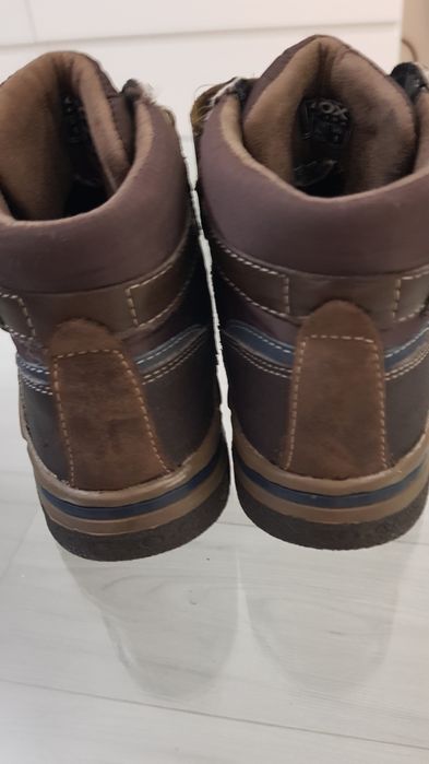 Vand ghete de baieti,Geox ,marimea 32, de culoare maro.