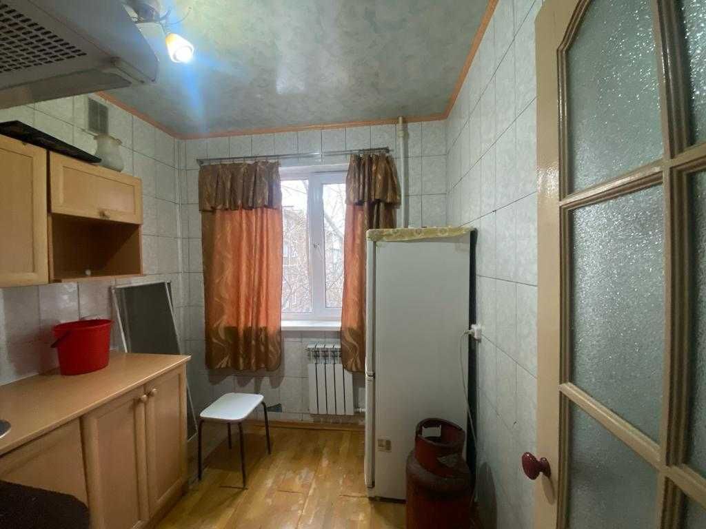 S  Продам 2-х ком на 6 мкр 4/5 этаж, не угловая