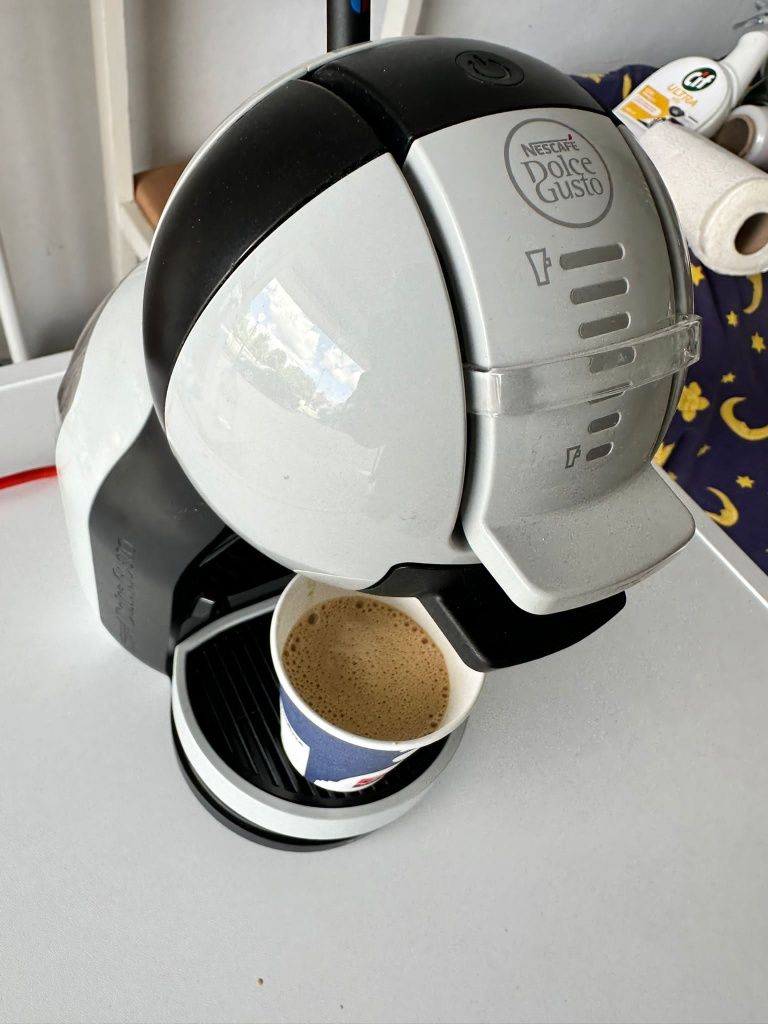 Dolce Gusto Кафе машина с капсули