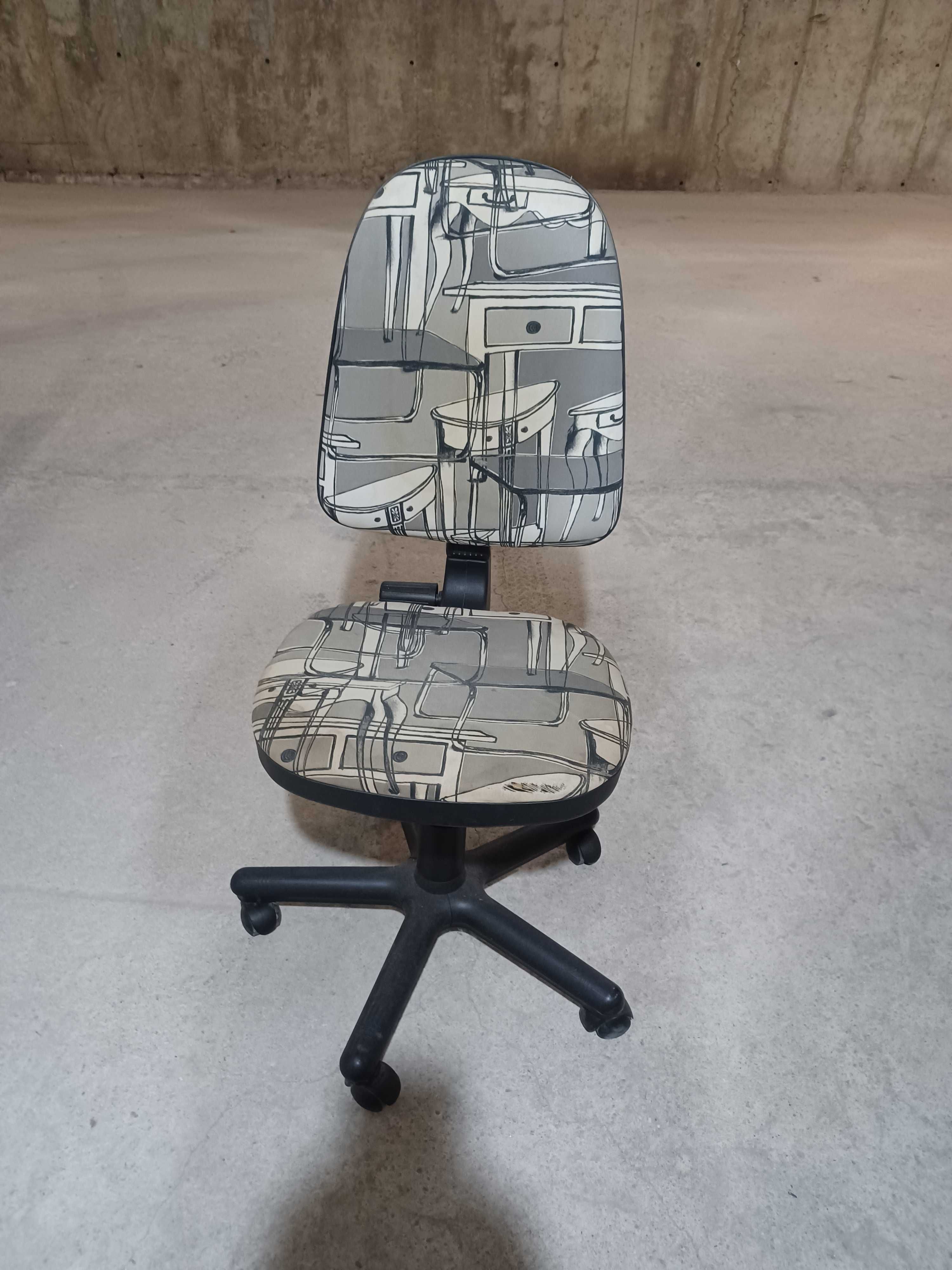 Стол за компютър