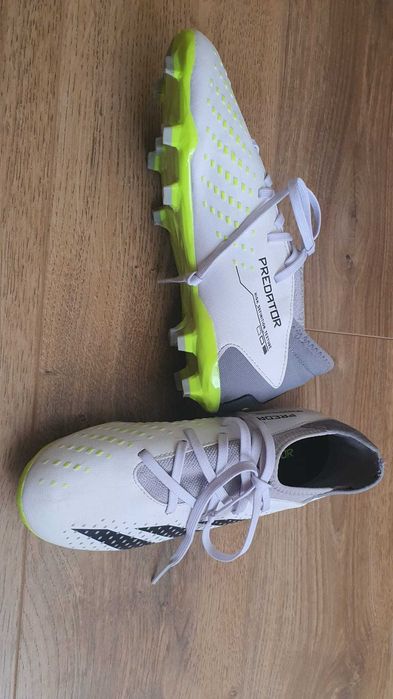 Vând ghete fotbal Adidas Predator Accuracy.3 FG, mărimea 38 si 2/3