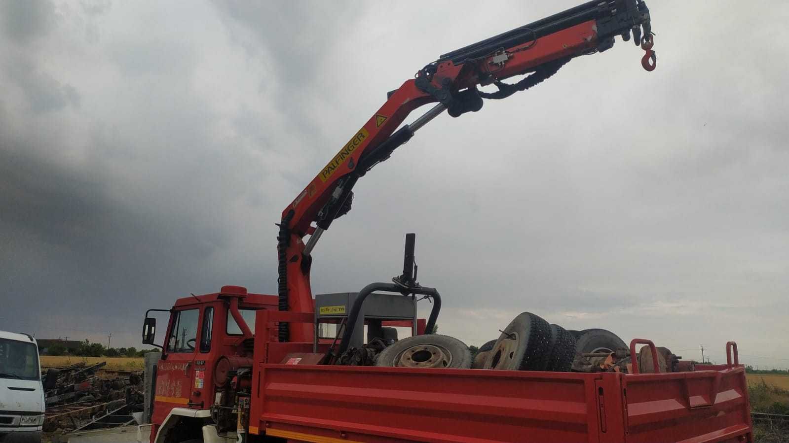 Iveco 80-17 4x4 cu macara cu troliu