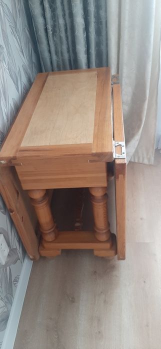 Продам стол книжку