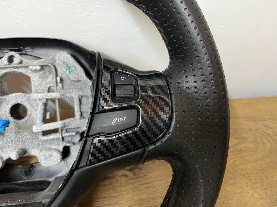 Оригинален с перфорирана кожа и КАРБОН Мулти волан Peugeot 208 308 GTI