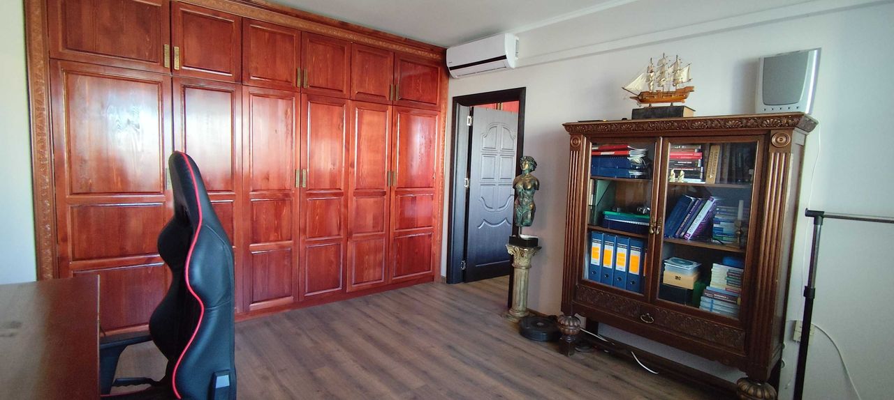 Продава се Двустаен апартамент в София, Разсадника - 69 кв.м за 2551 €/кв.м - Снимка #4