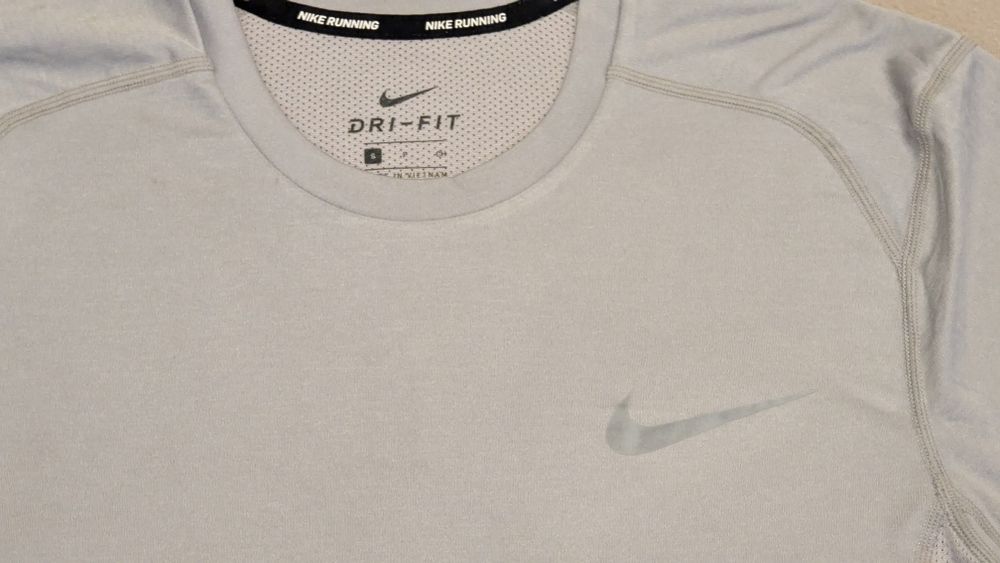 Bluza NIKE bărbat mărimea S dri fit running run barbat man sport bluză