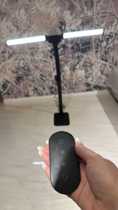 Lampa de birou cu telecomanda și usb NOUA