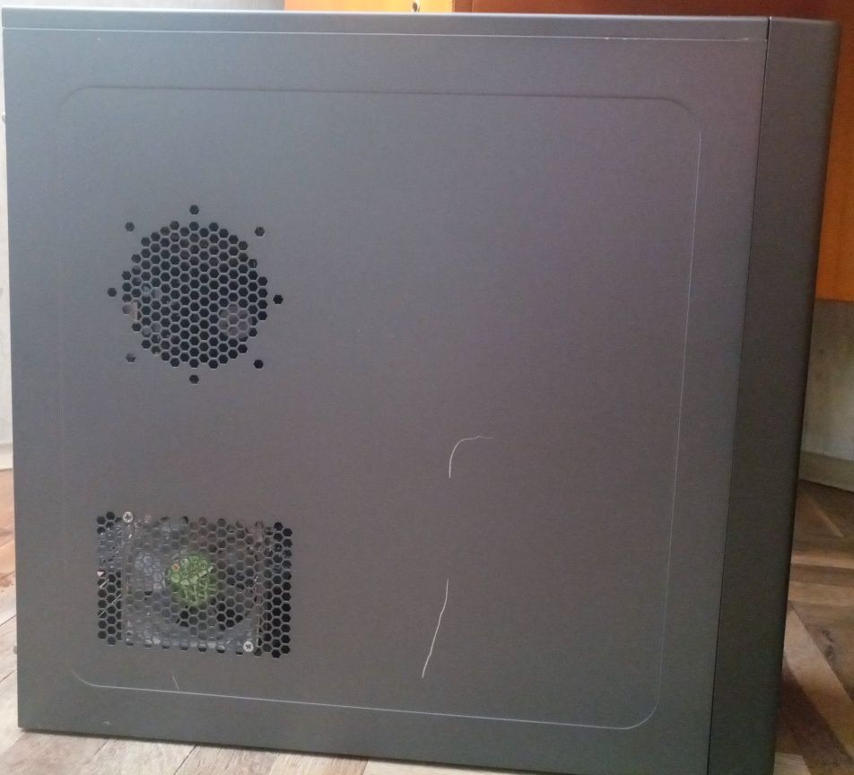 Настолен компютър AMD Athlon II X3 460 8GB RAM 640 HDD GTX 650 1 GB