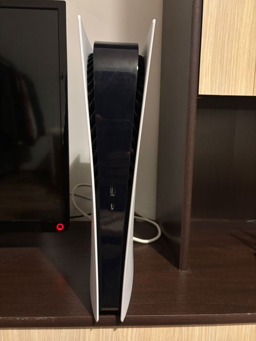Ps5 digutal edition stare excelenta curatat la 2 luni