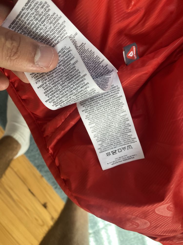 Nike puffer Яке (червено РЯДЪК ЦВЯТ)